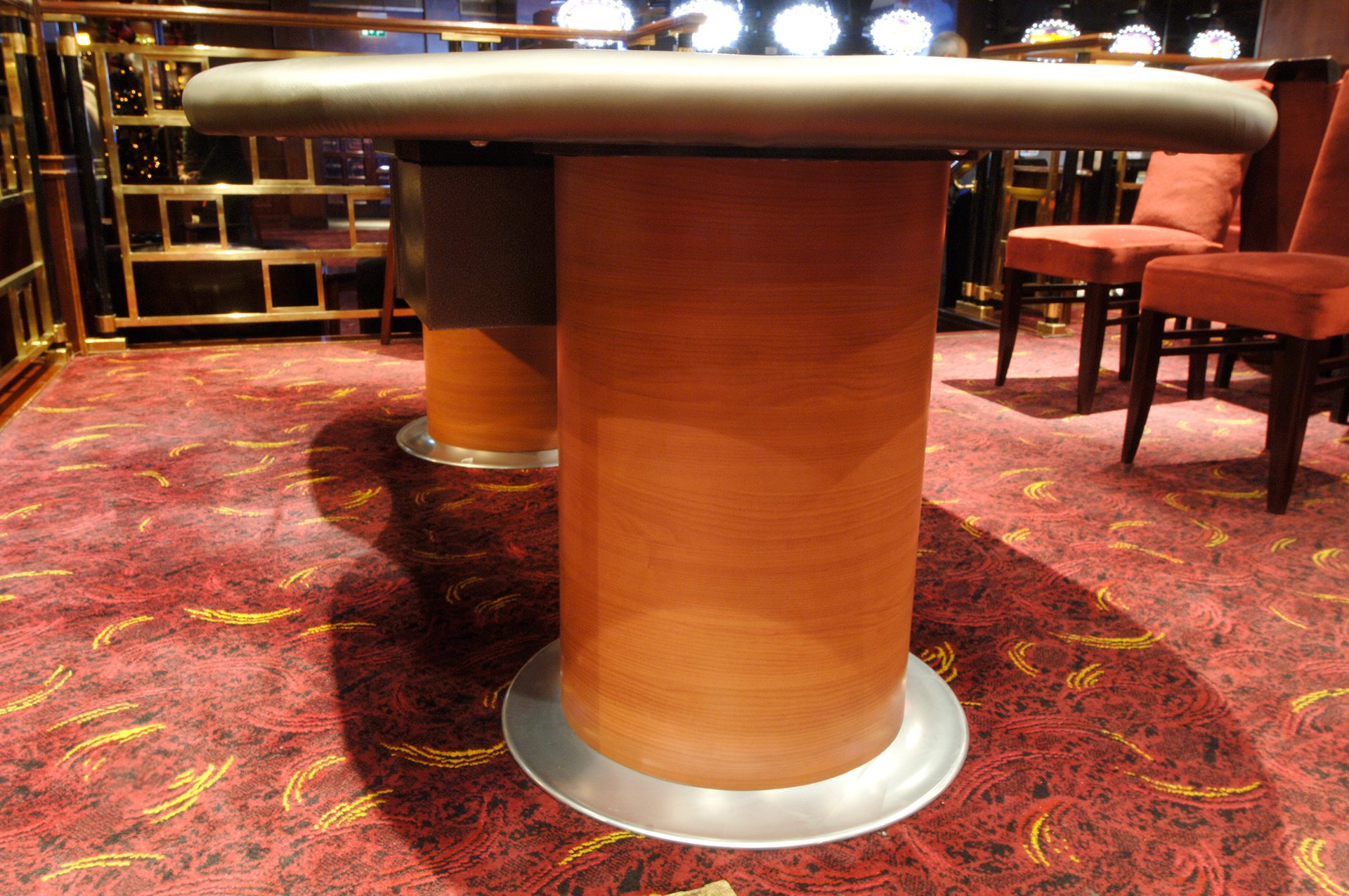 Poker Table with Barrel Base 02