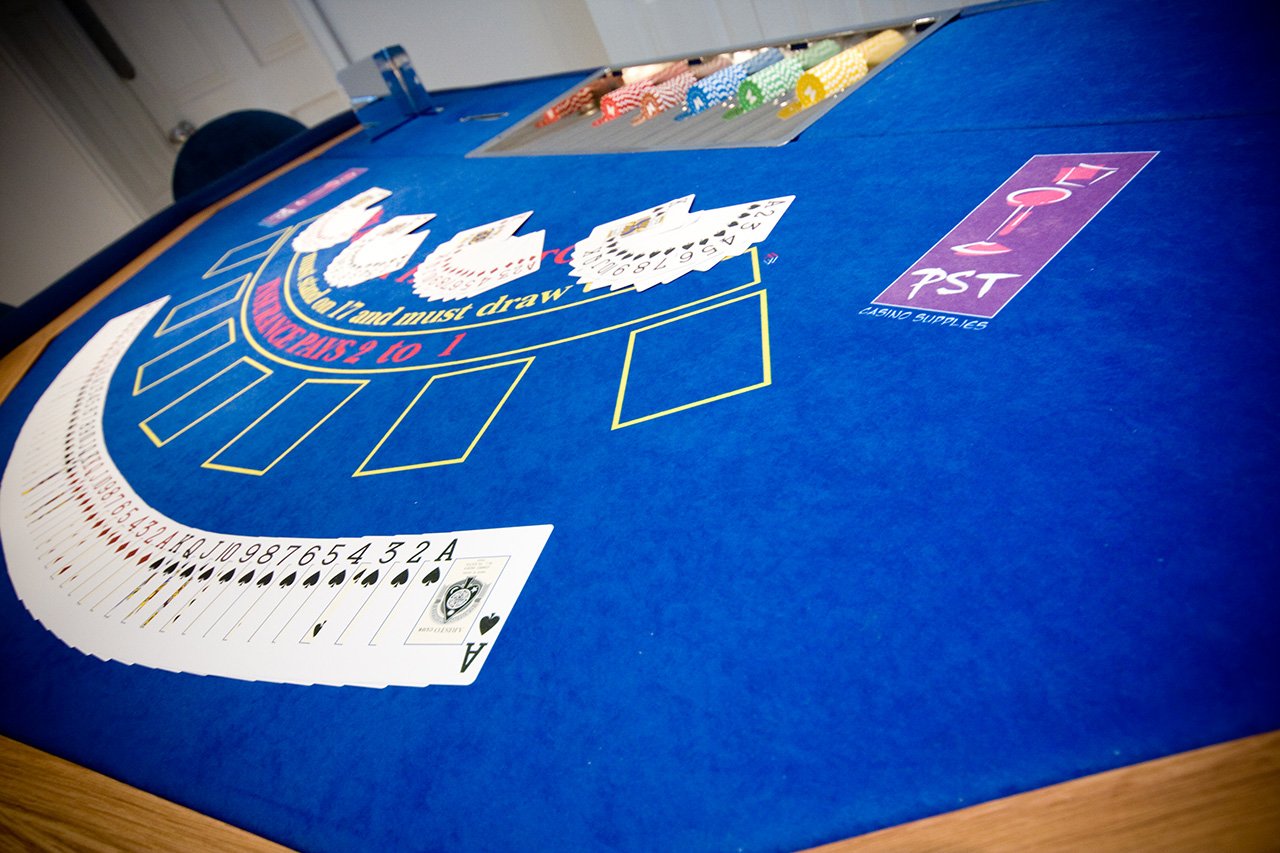 100% Plastic Playing Cards 01