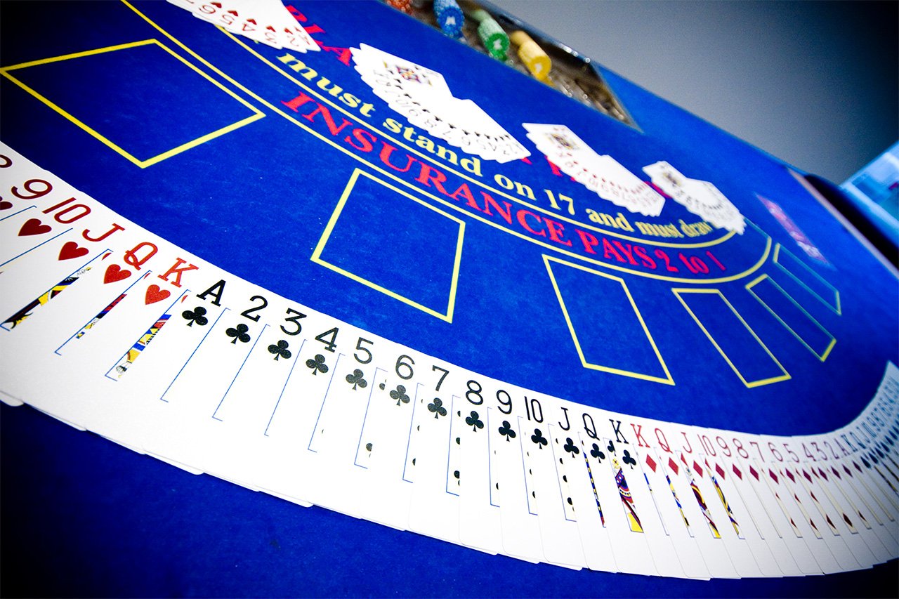 100% Plastic Playing Cards 02