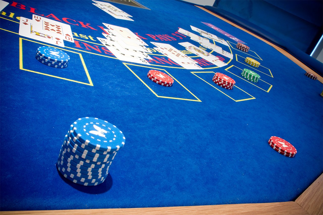 100% Plastic Playing Cards 12